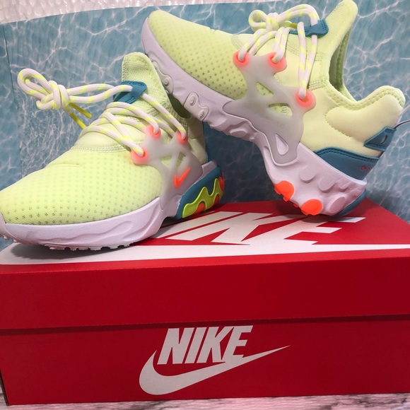 🚨Sold🚨Nike Women’s React Pretso - Picture 3 of 7